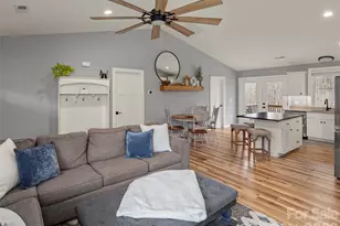 127 Walt Dr, Hendersonville, NC 28792 - Photo 7