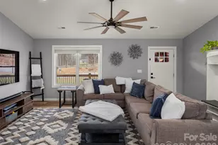 127 Walt Dr, Hendersonville, NC 28792 - Photo 5