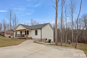 127 Walt Dr, Hendersonville, NC 28792 - Photo 3