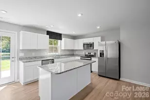 8040 Mulberry Gln Ln, Charlotte, NC 28215 - Photo 3