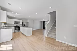 8040 Mulberry Gln Ln, Charlotte, NC 28215 - Photo 9