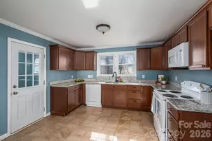 389 Carson Dr, Gastonia, NC 28052 - Photo 9