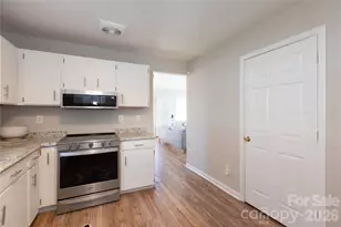 922 Berryhill Rd, Charlotte, NC 28208 - Photo 5