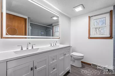 2576 Kingston Street, Newton, NC 28658 - Photo 11