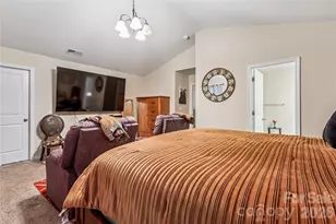 2038 Pippen Ave, Charlotte, NC 28215 - Photo 9