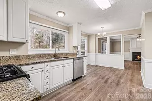 7208 Insdale Ct, Charlotte, NC 28269 - Photo 13