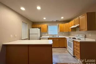 6007 Cougar Ln, Charlotte, NC 28269 - Photo 3