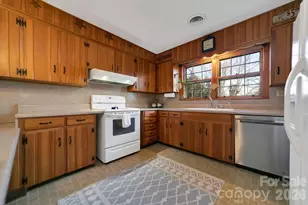 391 Hawthorne Dr, Brevard, NC 28712 - Photo 11