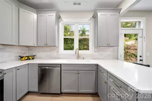 204 Maple Ave, Marion, NC 28752 - Photo 5