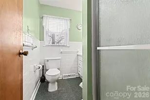 238 Lakeview Dr, Blacksburg, SC 29702 - Photo 11