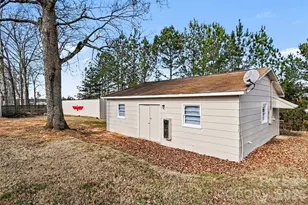 238 Lakeview Dr, Blacksburg, SC 29702 - Photo 17