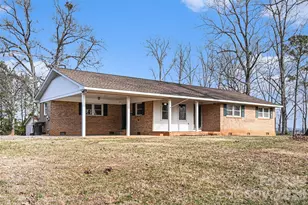 238 Lakeview Dr, Blacksburg, SC 29702 - Photo 1