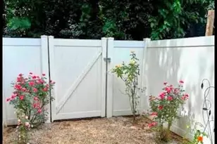 401 Hurston Circle, Charlotte, NC 28208 - Photo 19