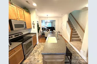 401 Hurston Circle, Charlotte, NC 28208 - Photo 9