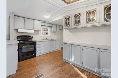 1212 Easy Street, Hendersonville, NC 28791 - Photo 3