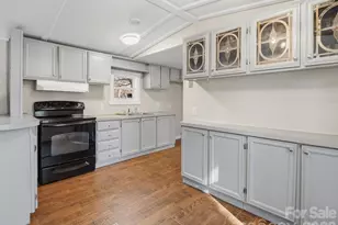 1212 Easy St, Hendersonville, NC 28791 - Photo 3