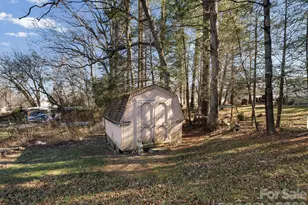 1212 Easy St, Hendersonville, NC 28791 - Photo 7