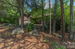 35 Hillcreek Dr, Asheville, NC 28804 - Photo 3