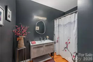 35 Hillcreek Dr, Asheville, NC 28804 - Photo 5