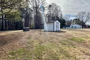 122 Cottonwood Dr, Mount Holly, NC 28120 - Photo 3