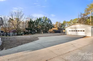 220 Valleybrook Ln, Troutman, NC 28166 - Photo 3