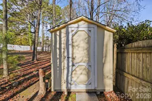 4215 Suttle Pl, Matthews, NC 28104 - Photo 33