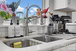 840 E 18th St, Charlotte, NC 28205 - Photo 11