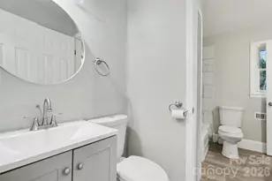 5448 Kinsale Ln, Charlotte, NC 28215 - Photo 11