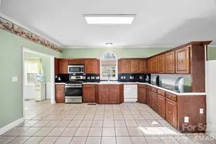 601 Elmwood Cir, Dallas, NC 28034 - Photo 9