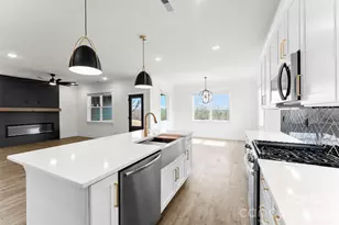 135 Harbourtown Dr, Kings Mountain, NC 28086 - Photo 3