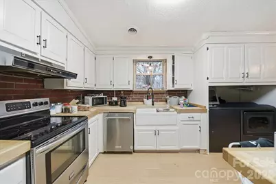 140 29th Avenue Drive NW, Hickory, NC 28601 - Photo 13