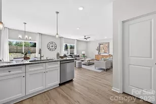 539 Dawn Cir, Charlotte, NC 28213 - Photo 13