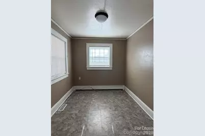 1015 20th Street NE, Hickory, NC 28601 - Photo 3