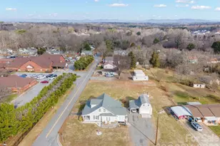 1244 21st St NE, Hickory, NC 28601 - Photo 3