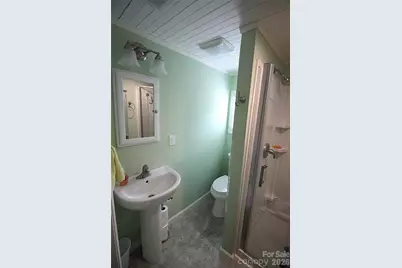 112 E Hartford Avenue E, Bessemer City, NC 28016 - Photo 15