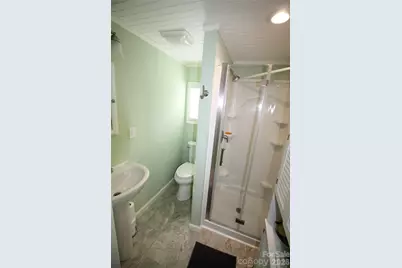 112 E Hartford Avenue E, Bessemer City, NC 28016 - Photo 15