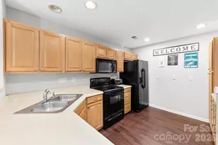 8144 Christmas Ct, Charlotte, NC 28216 - Photo 5