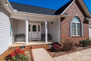 2576 Rolling Ridge Dr, Hickory, NC 28602 - Photo 9