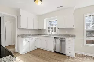 7224 Hackberry Ln, Charlotte, NC 28226 - Photo 3