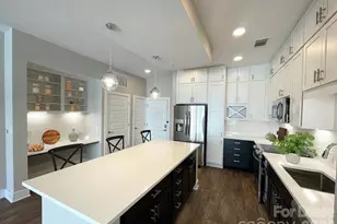 500 W Trade St, Charlotte, NC 28202 - Photo 35