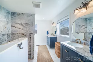 39 N Pershing Rd, Asheville, NC 28805 - Photo 17