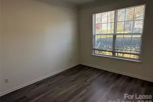 10931 Chastain Parc Dr, Charlotte, NC 28216 - Photo 5