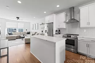 2310 Elizabeth Ml Pl, Charlotte, NC 28208 - Photo 9