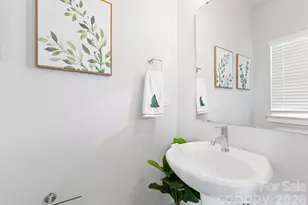 2310 Elizabeth Ml Pl, Charlotte, NC 28208 - Photo 7