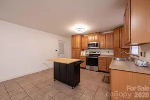 620 Diamondhead Dr NE, Lenoir, NC 28645 - Photo 23