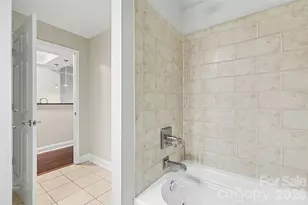 300 W 5th Street W, Charlotte, NC 28202 - Photo 9