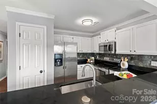 762 Marsh Rd, Charlotte, NC 28209 - Photo 17