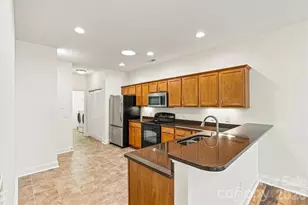 823 Wynnshire Drive, Hickory, NC 28601 - Photo 19