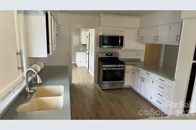 938 Sandswood Drive, Gastonia, NC 28054 - Photo 11