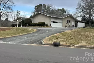 938 Sandswood Dr, Gastonia, NC 28054 - Photo 3